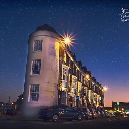 The Roundhouse Hotel Уеймут Екстериор снимка