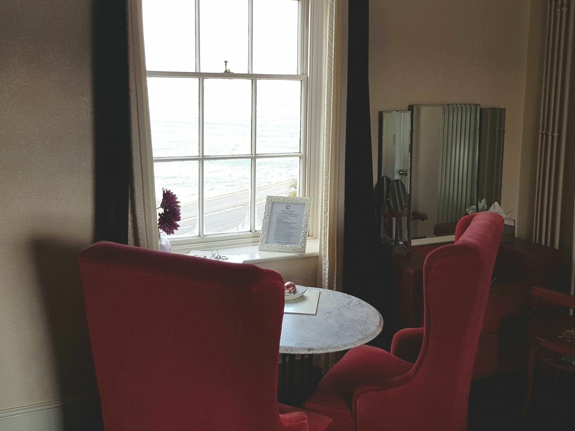 The Roundhouse Hotel Уеймут Екстериор снимка